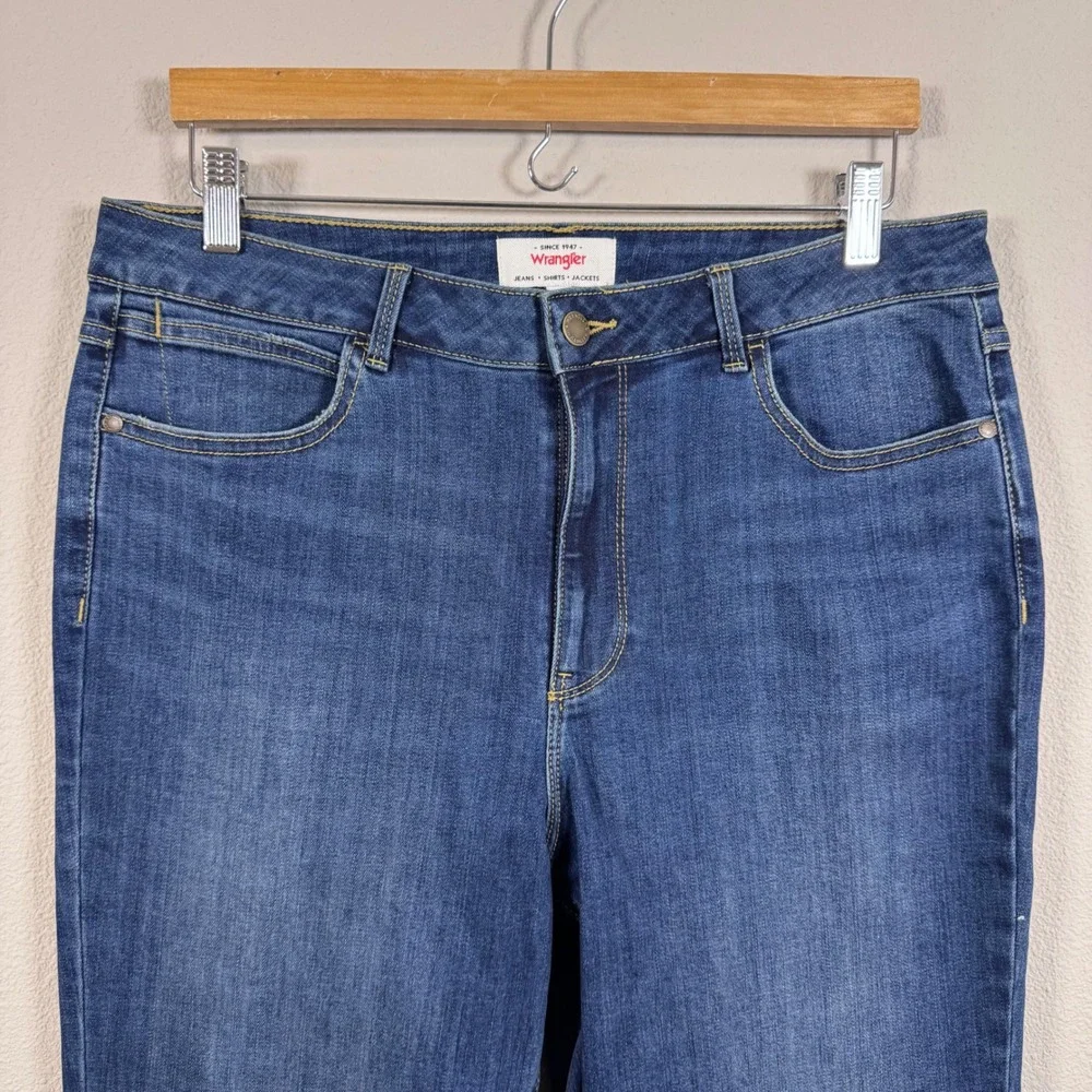 Wrangler Women's Western Mid Rise Bootcut Jeans Medium Wash Blue Denim Sz 14/34